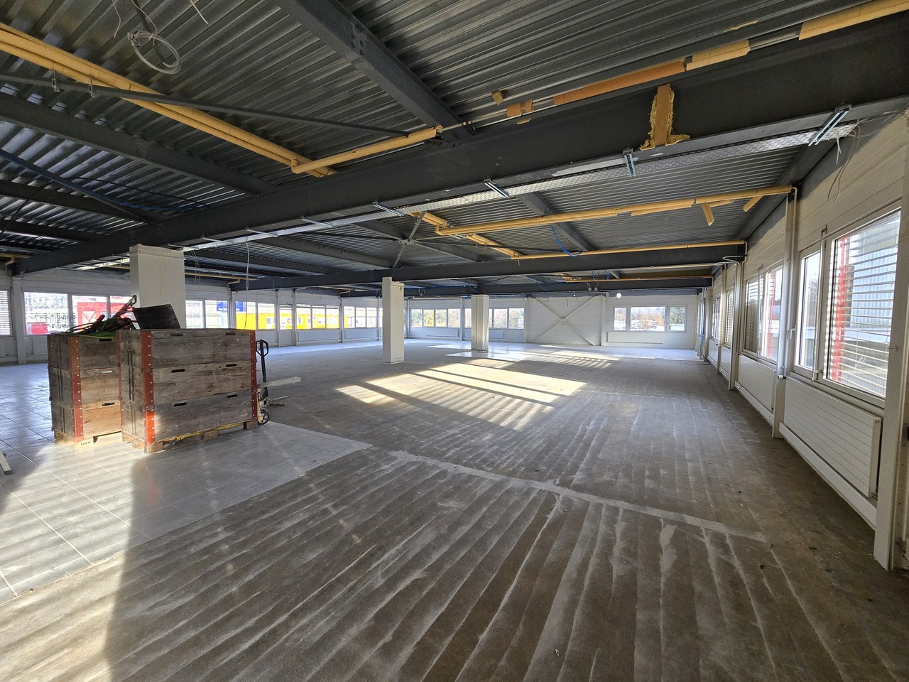 555m² office, photo 3 of 7