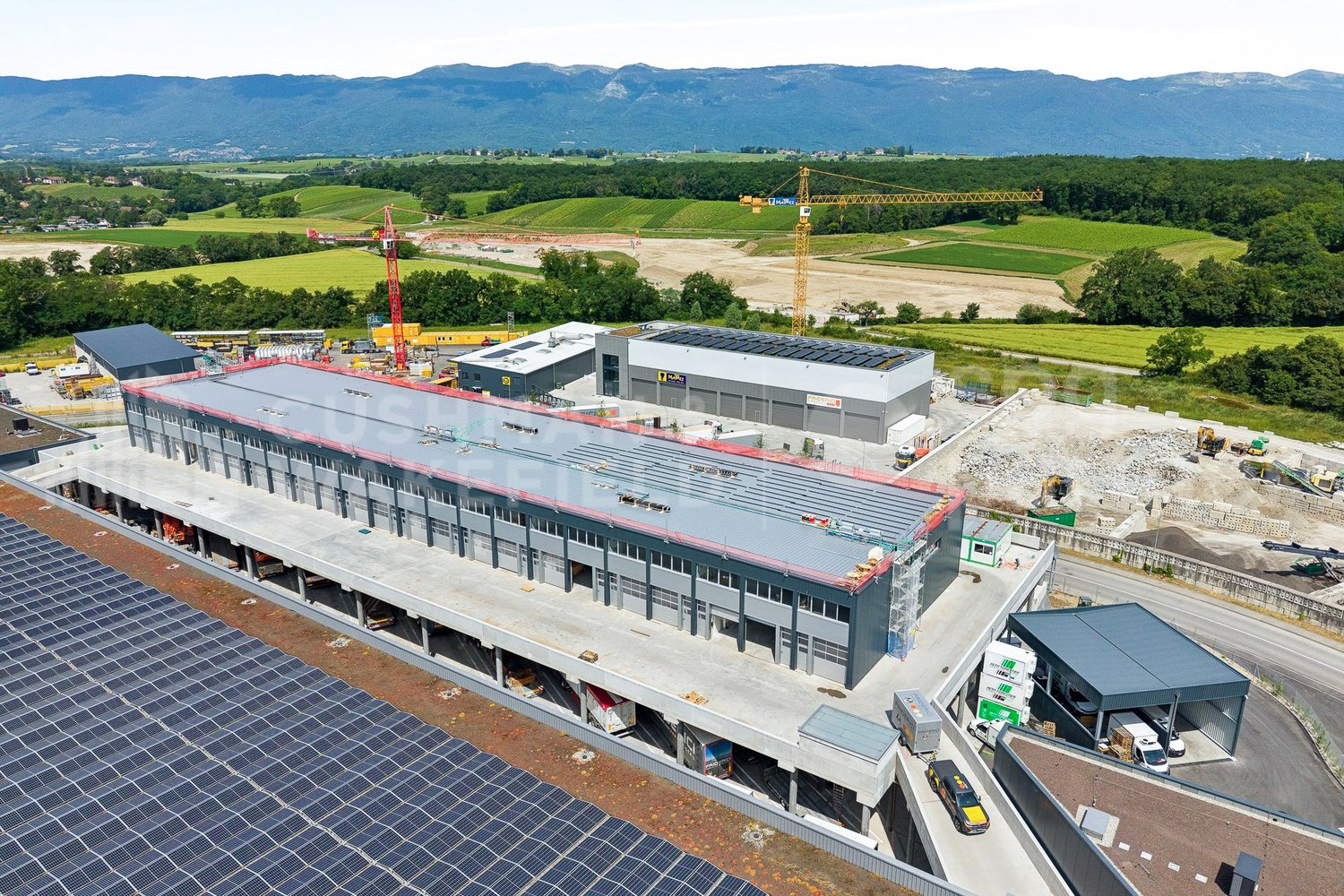 340m² workshop, photo 3 of 10