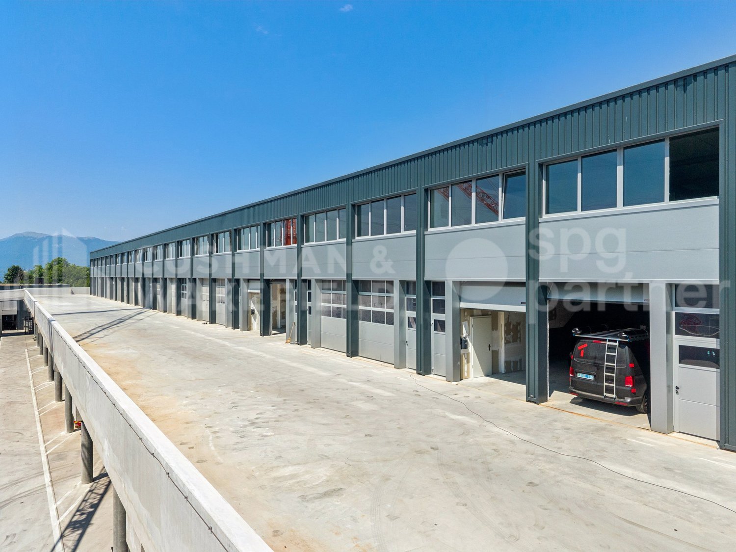 340m² workshop, photo 6 of 10