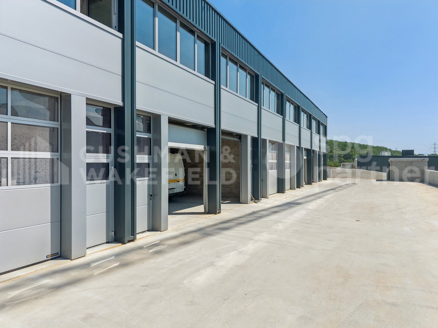 340m² workshop, photo 7 of 10