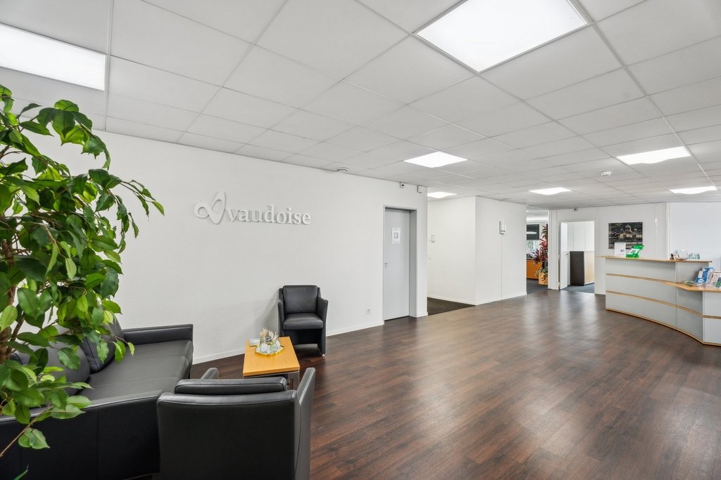698m² office, photo 3 of 10