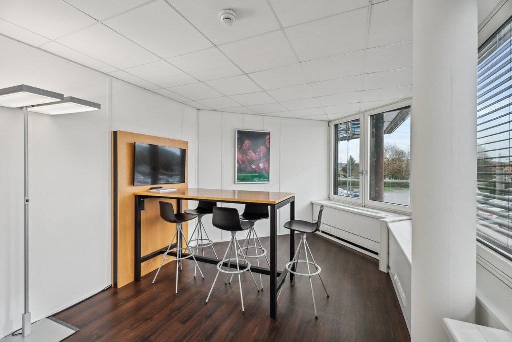 698m² office, photo 8 of 10