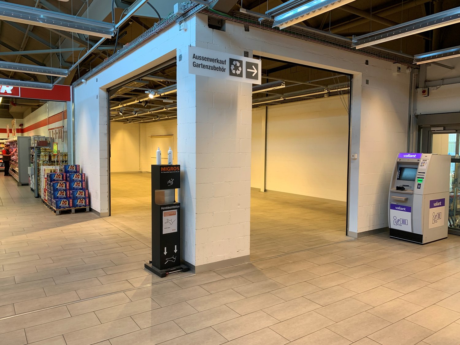 Shop, photo 2 of 4