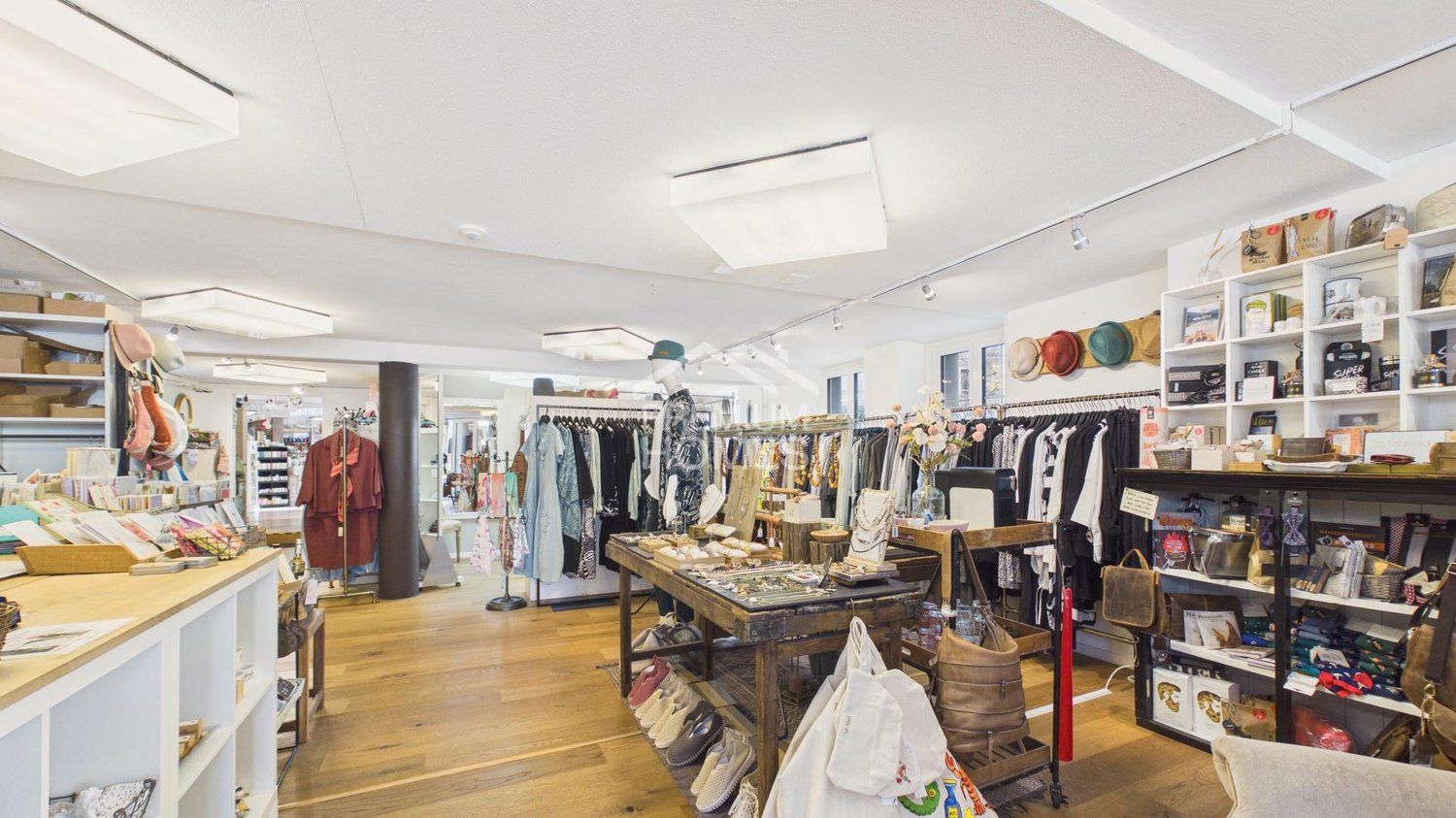 140m² commerciale