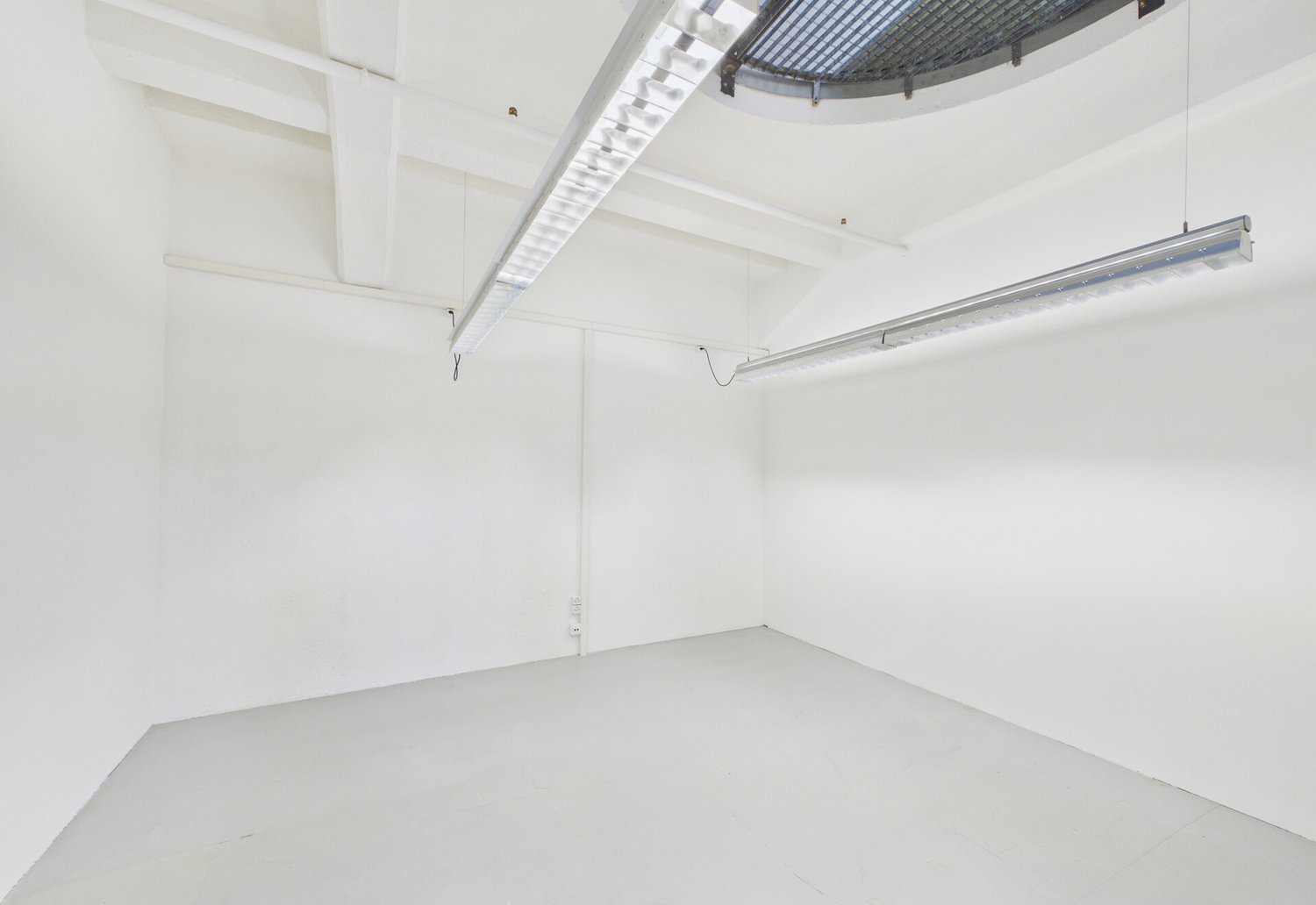 238m² office