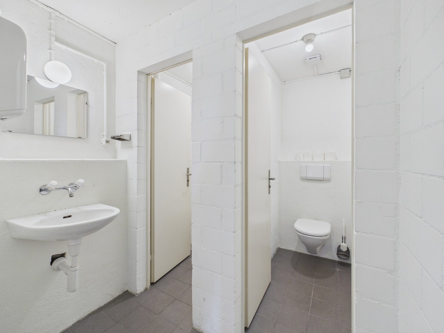 238m² office