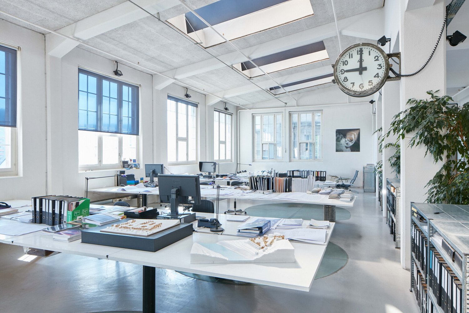 238m² office