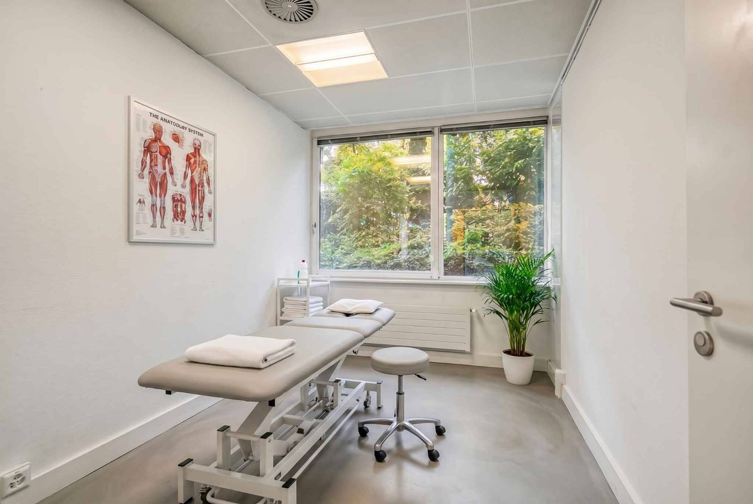 395m² office