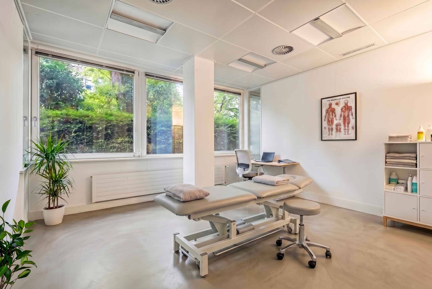 395m² office