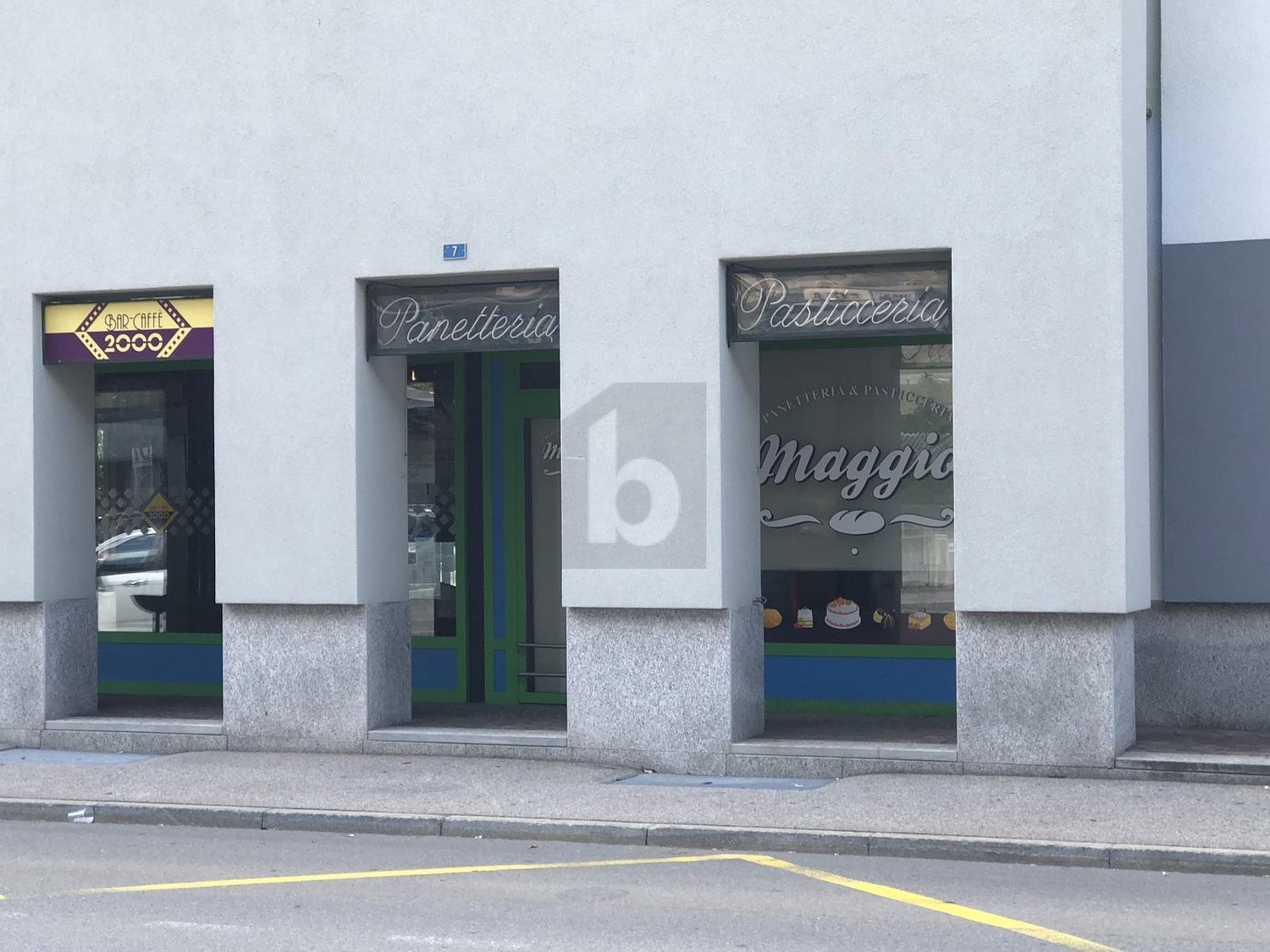 102m² shop, photo 2 of 4
