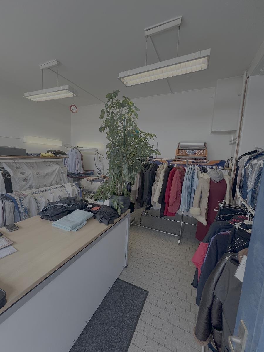 75m² shop, photo 2 of 4