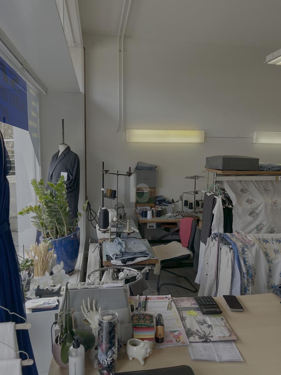 75m² shop, photo 1 of 4