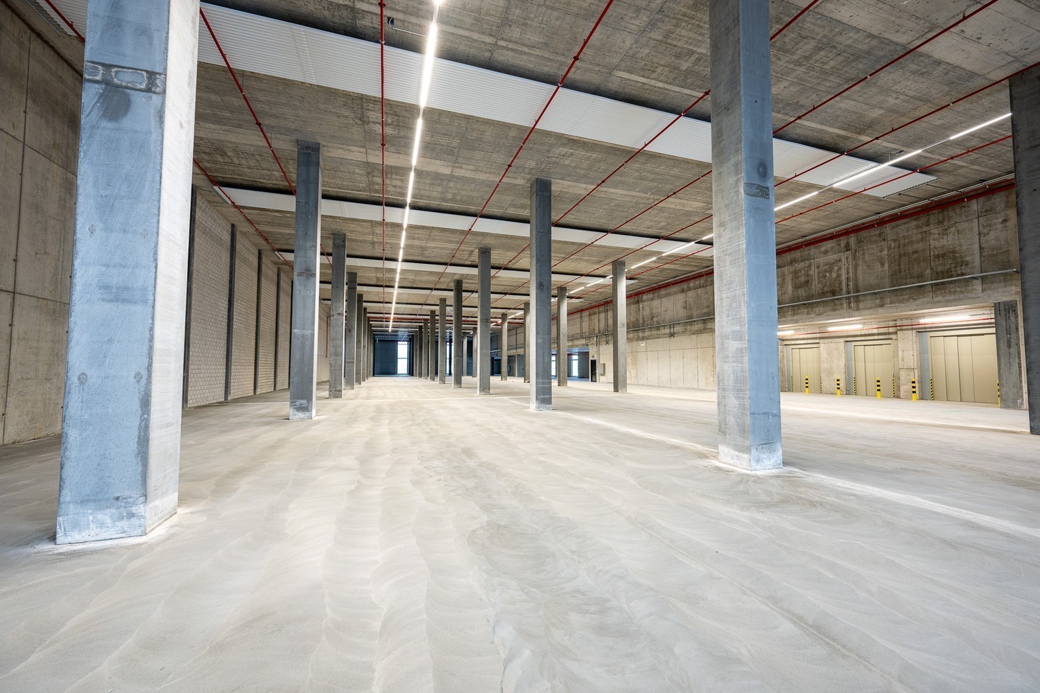 546m² storage room, photo 1 of 10