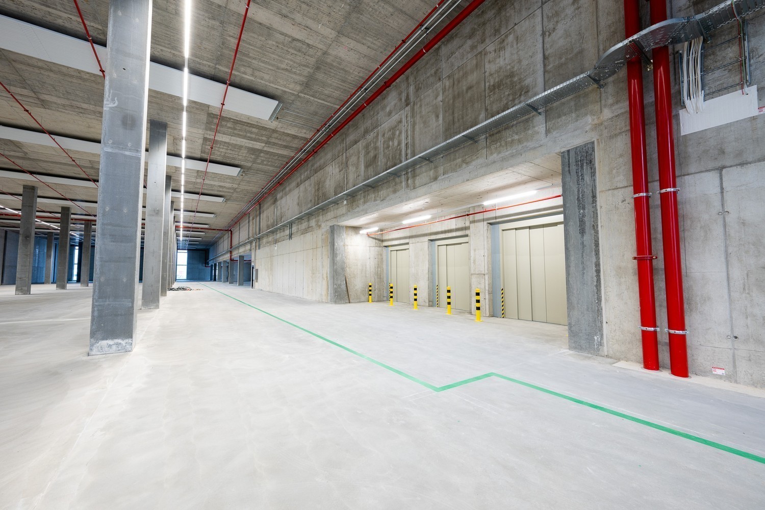 546m² storage room, photo 2 of 10