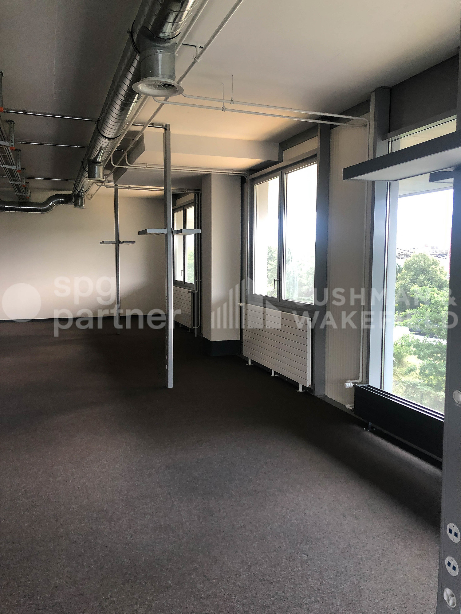 317m² office, photo 8 of 10