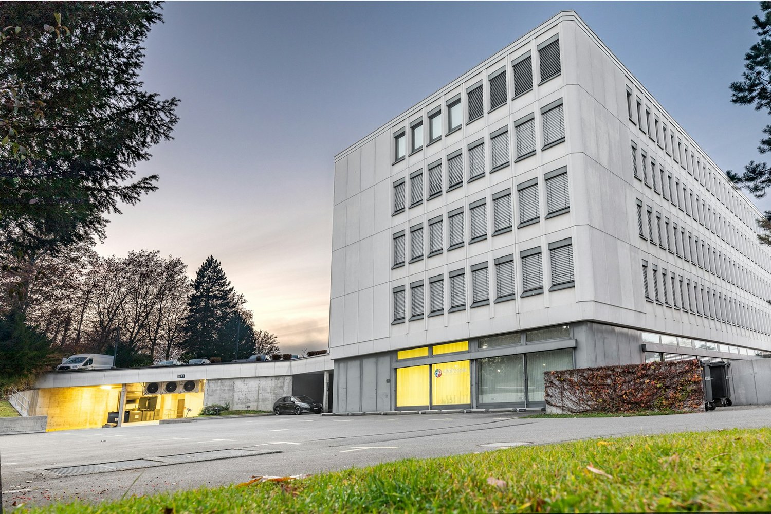 610m² office, photo 2 of 9