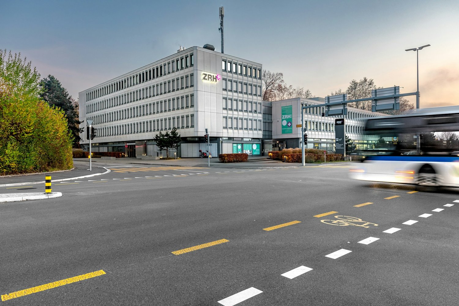 610m² office, photo 1 of 9