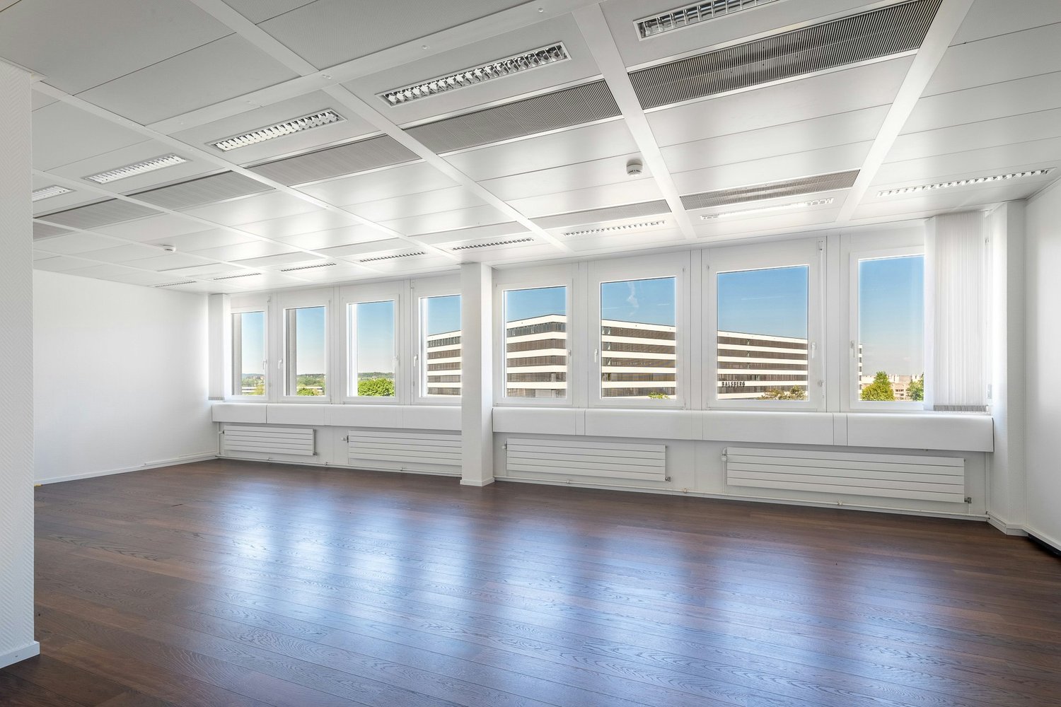 610m² office, photo 3 of 9