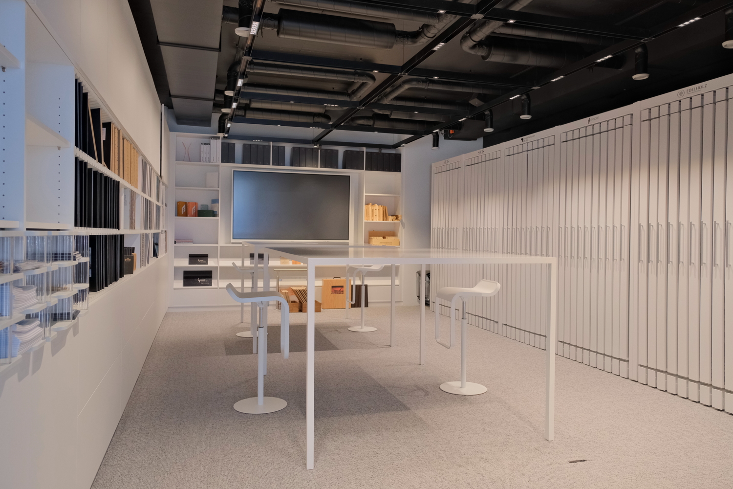 327m² office, photo 5 of 10