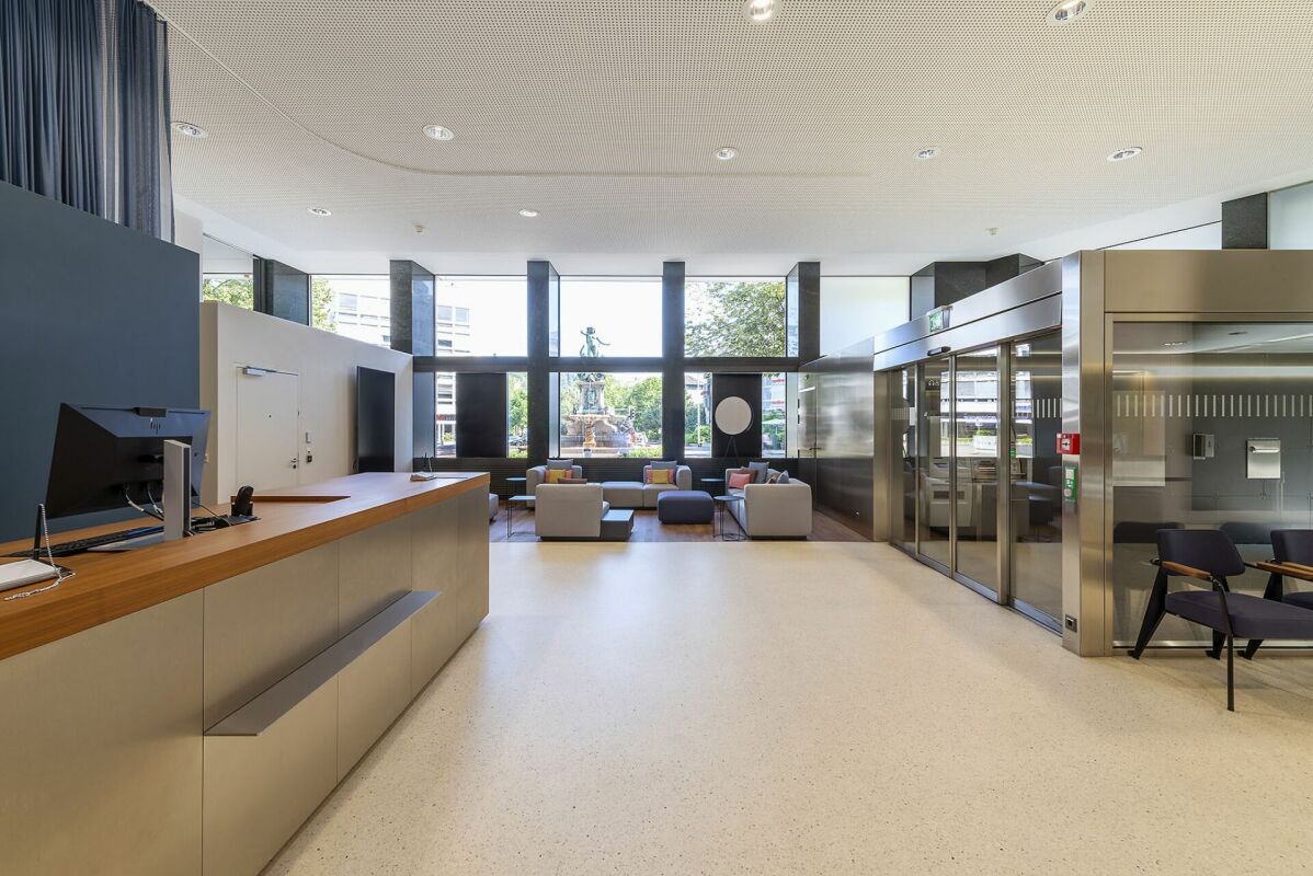 3500m² office, photo 7 of 7