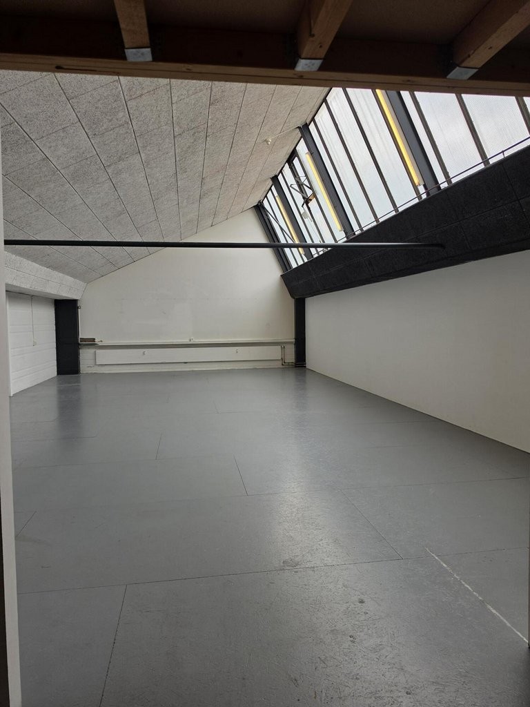 120m² storage room, photo 1 of 4