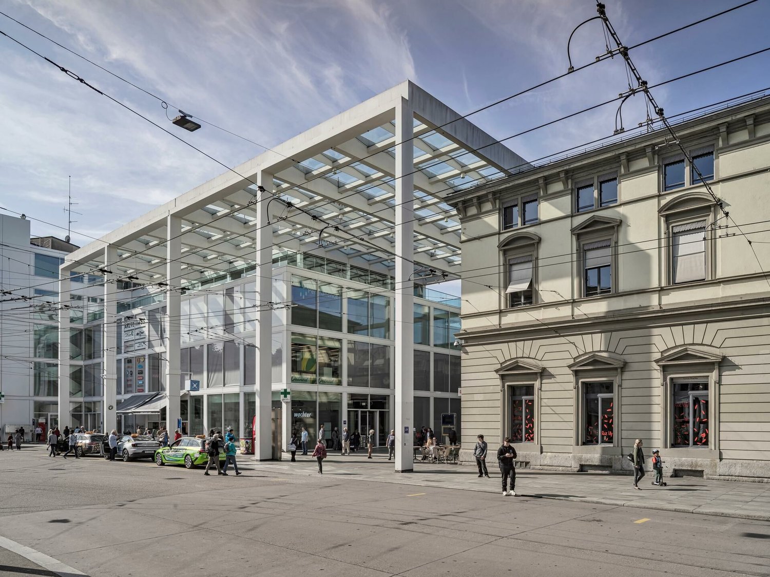 106m² shop, photo 1 of 4