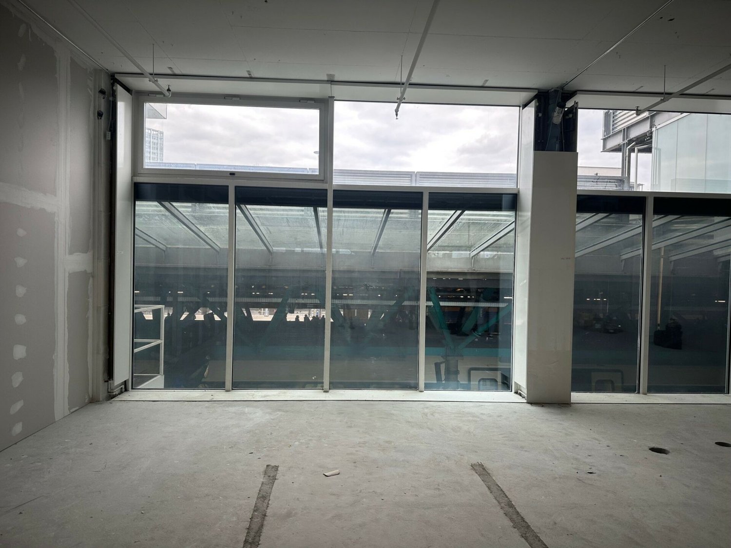 106m² shop, photo 4 of 4