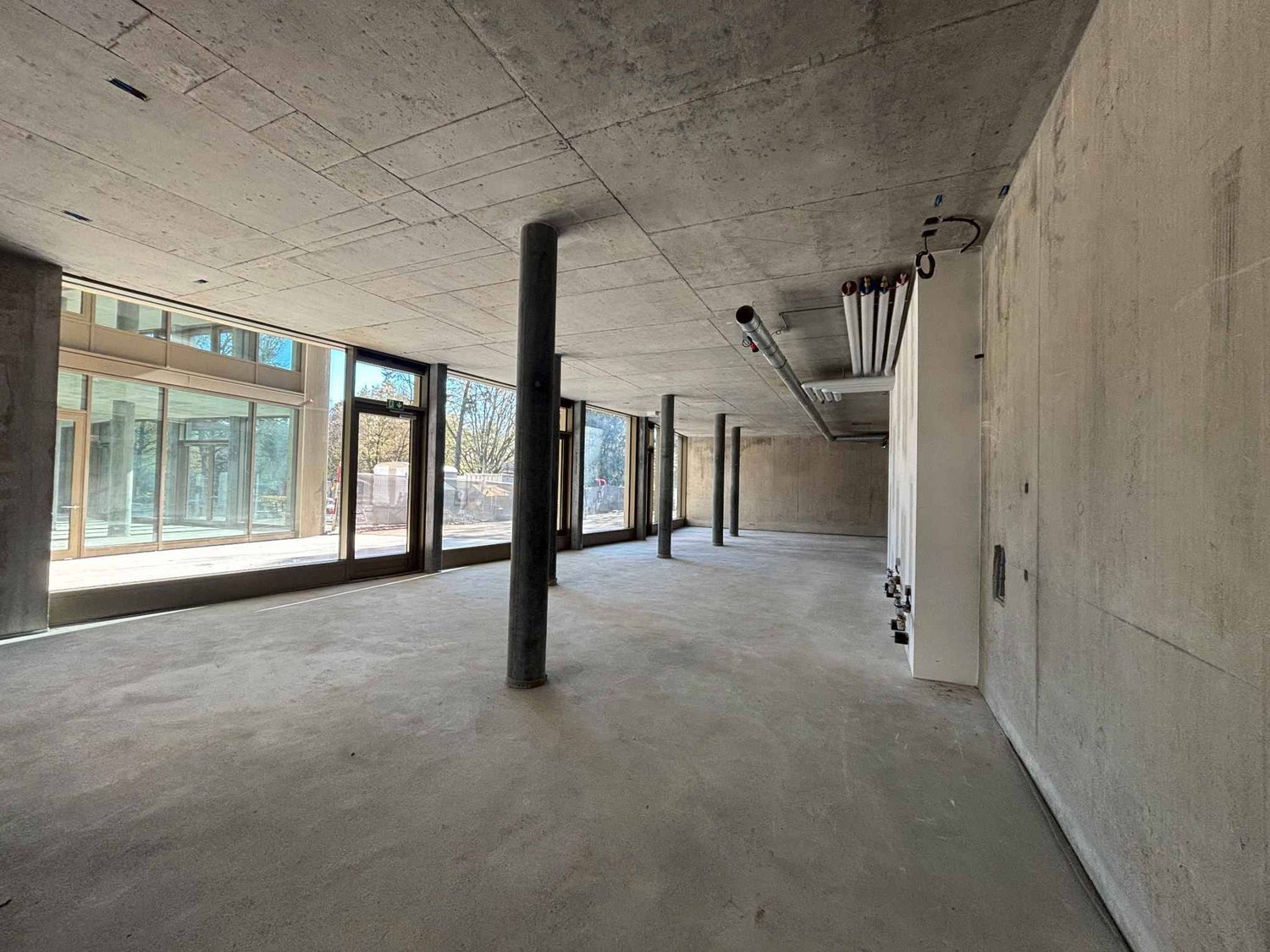 171m² arcade