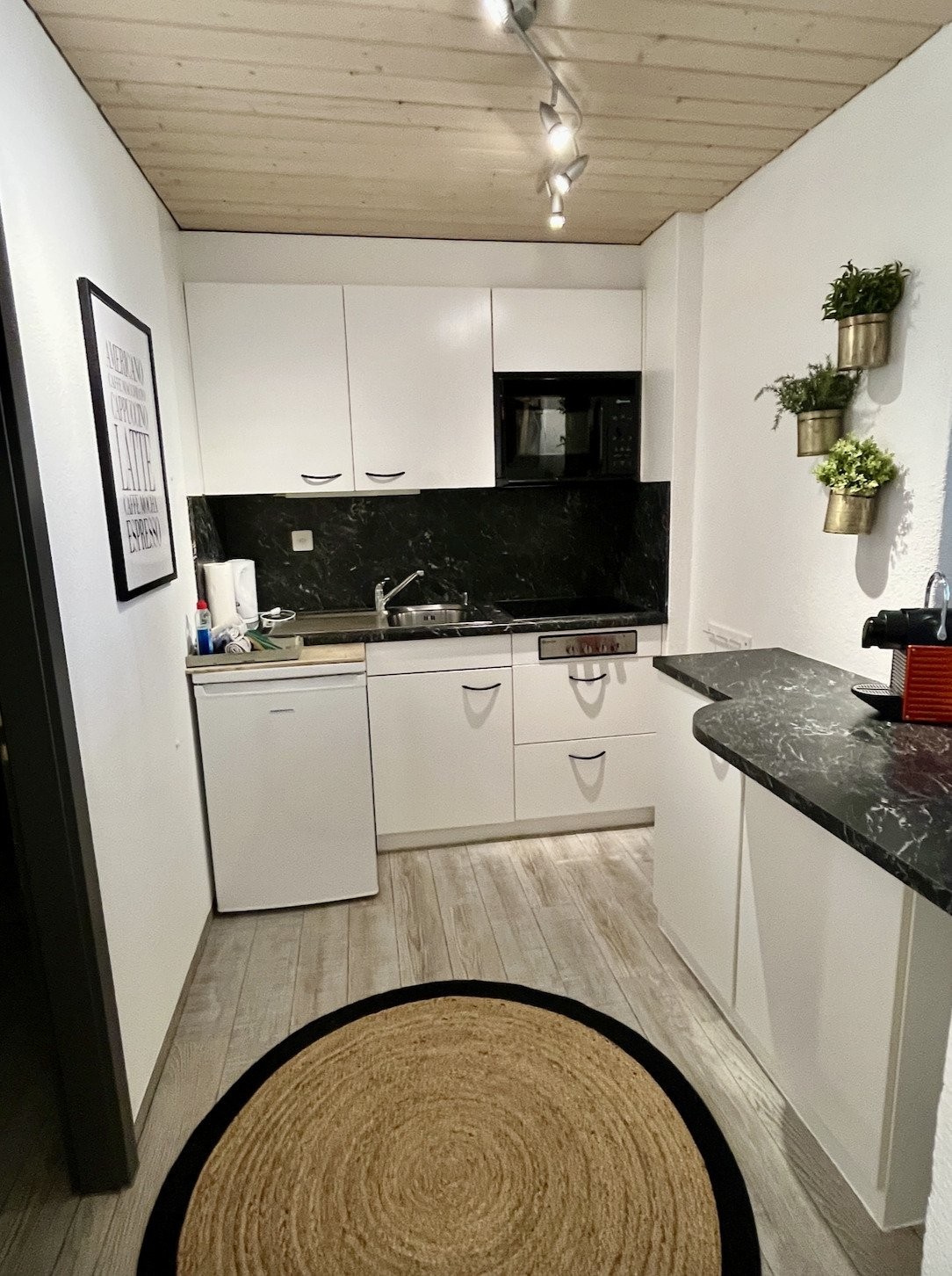 2 rooms furnished flat