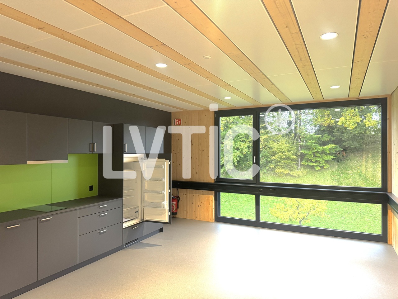236m² atelier, photo 1 of 10