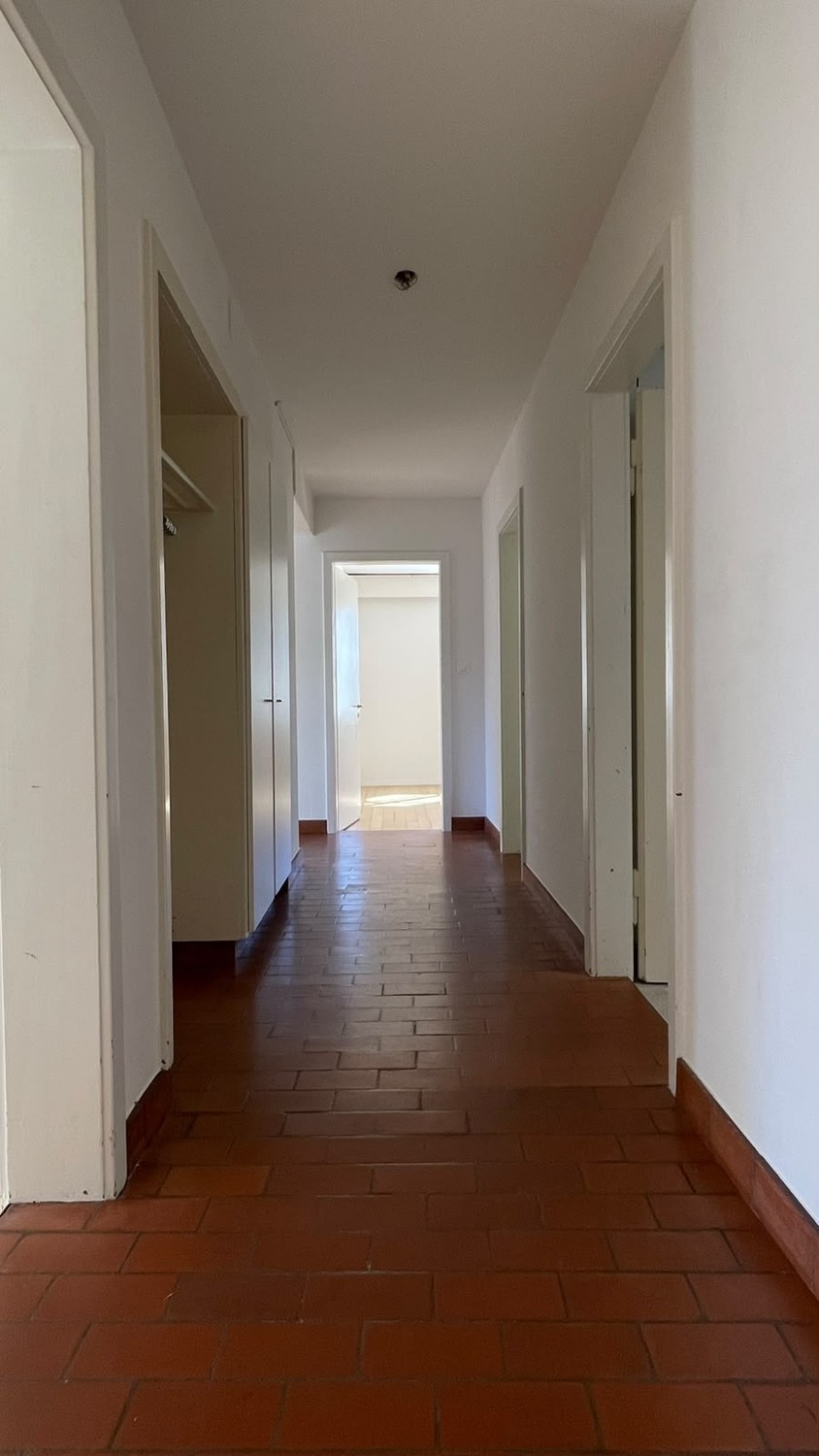 5 rooms apartment