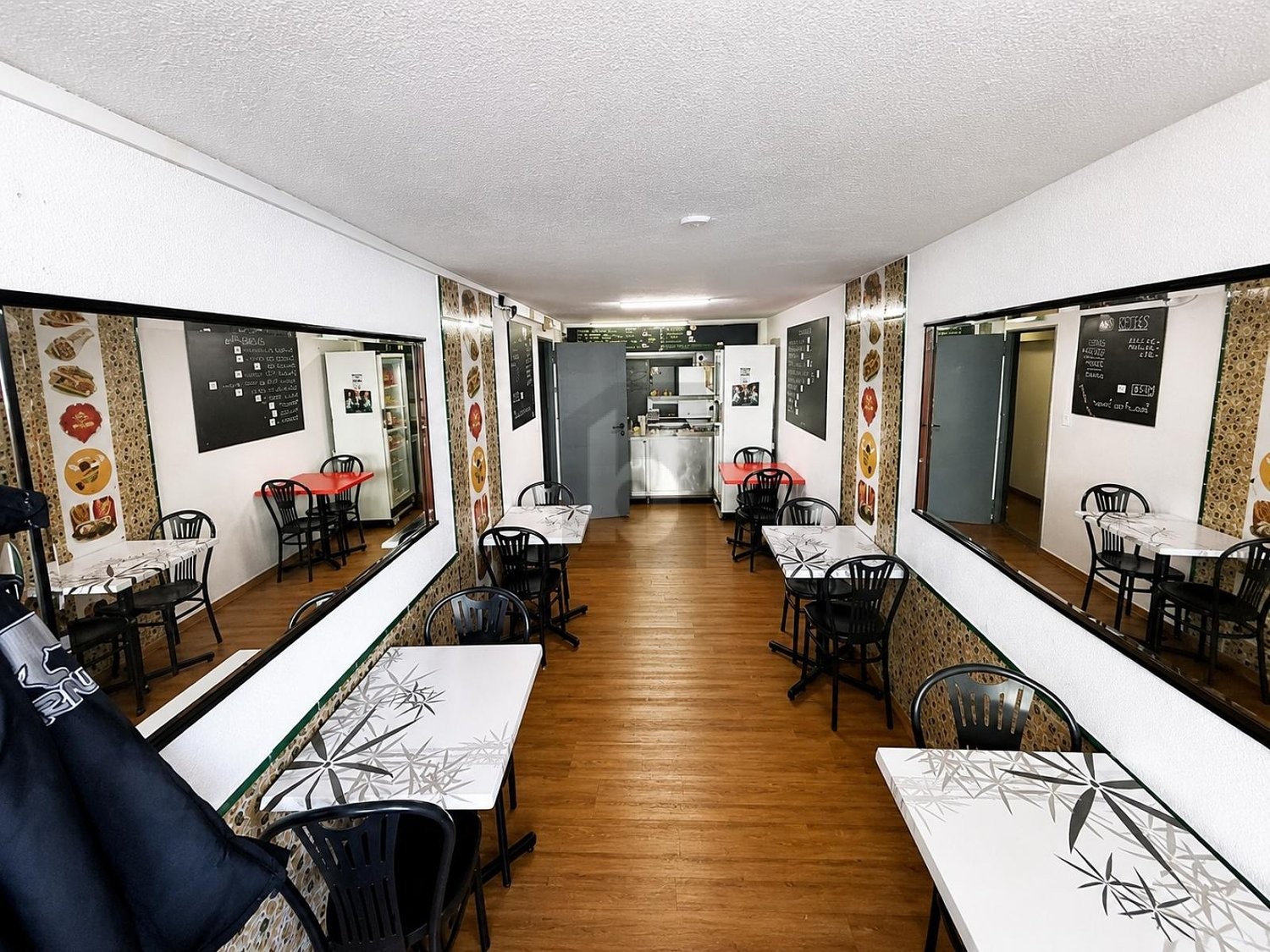 Living / commercial building, photo 2 of 4