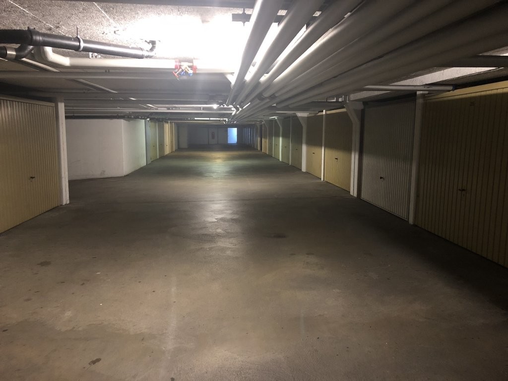 Single garage, photo 1 of 2