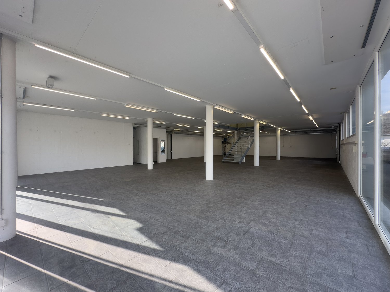 406m² commercial