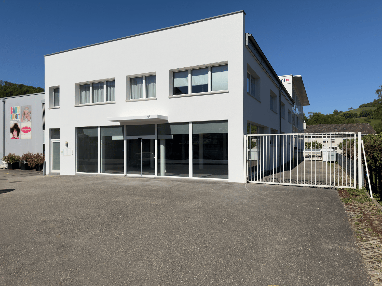 406m² commercial