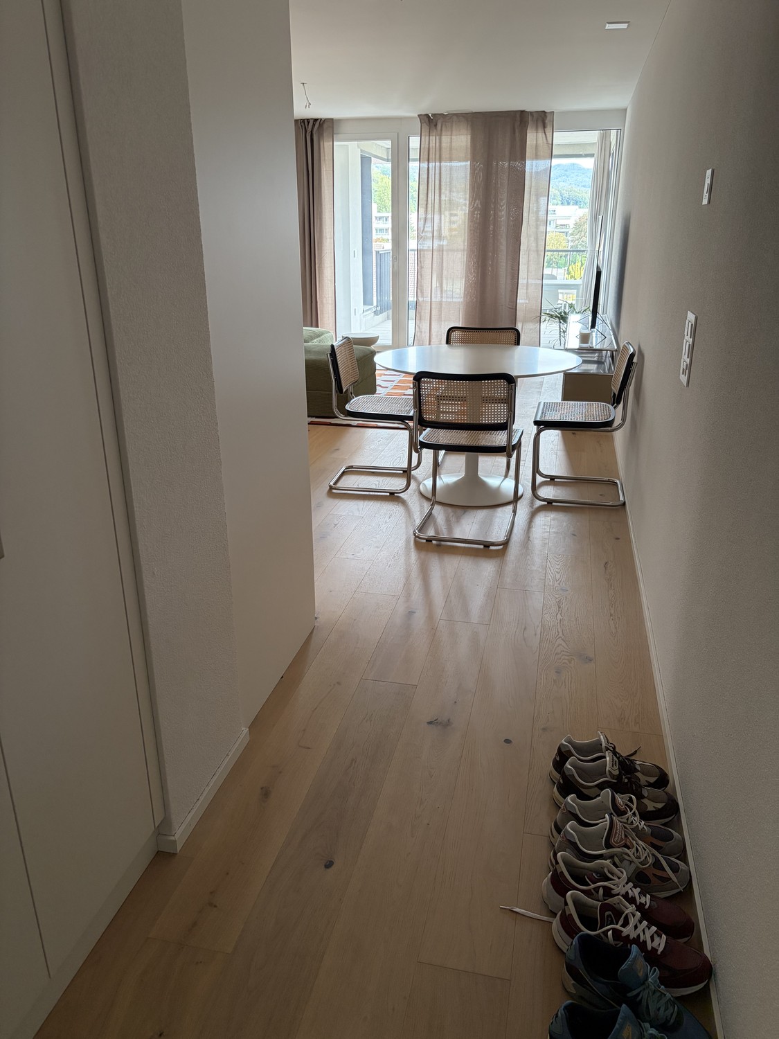 2 ½ rooms apartment

Available for rent from 01.12.2026 with the possibility to take over like-new furniture at a good price.

Shopping facilities (Migros, Denner, pharmacy) on the ground floor, car charging station for e-cars and gas station reachable within a 2-minute walk., photo 6 of 6