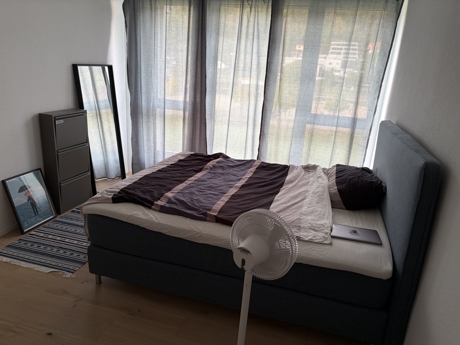 2 ½ rooms apartment

Available for rent from 01.12.2026 with the possibility to take over like-new furniture at a good price.

Shopping facilities (Migros, Denner, pharmacy) on the ground floor, car charging station for e-cars and gas station reachable within a 2-minute walk., photo 4 of 6