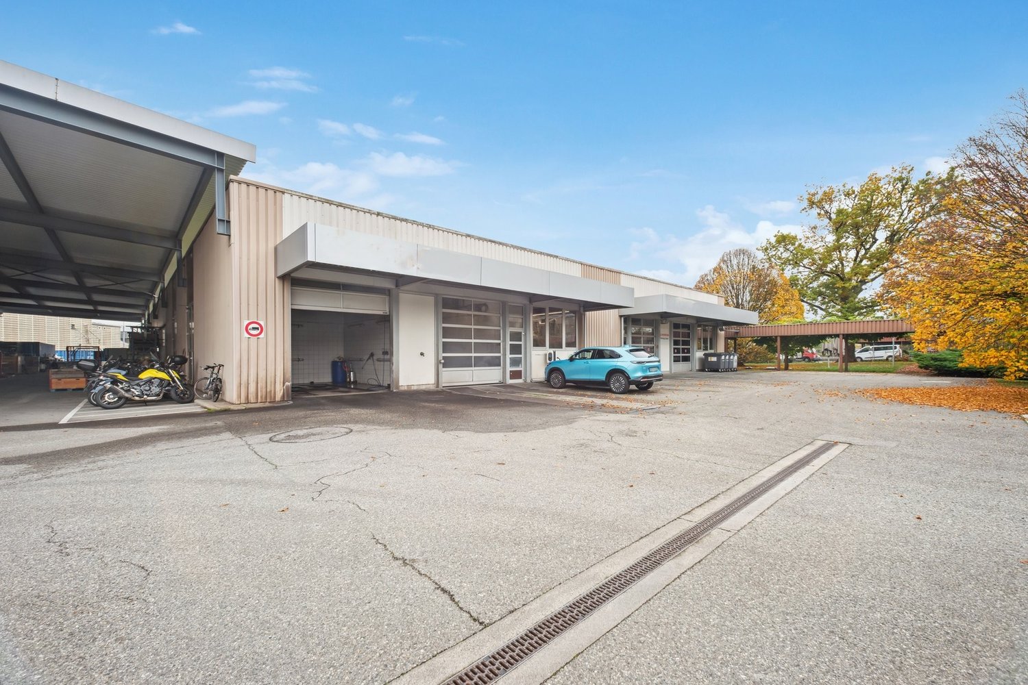 1940m² industrial object, photo 2 of 5