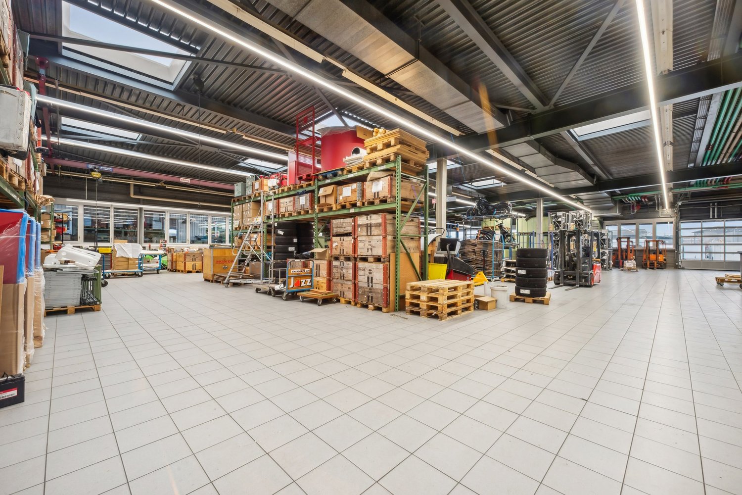 1940m² industrial object, photo 1 of 5