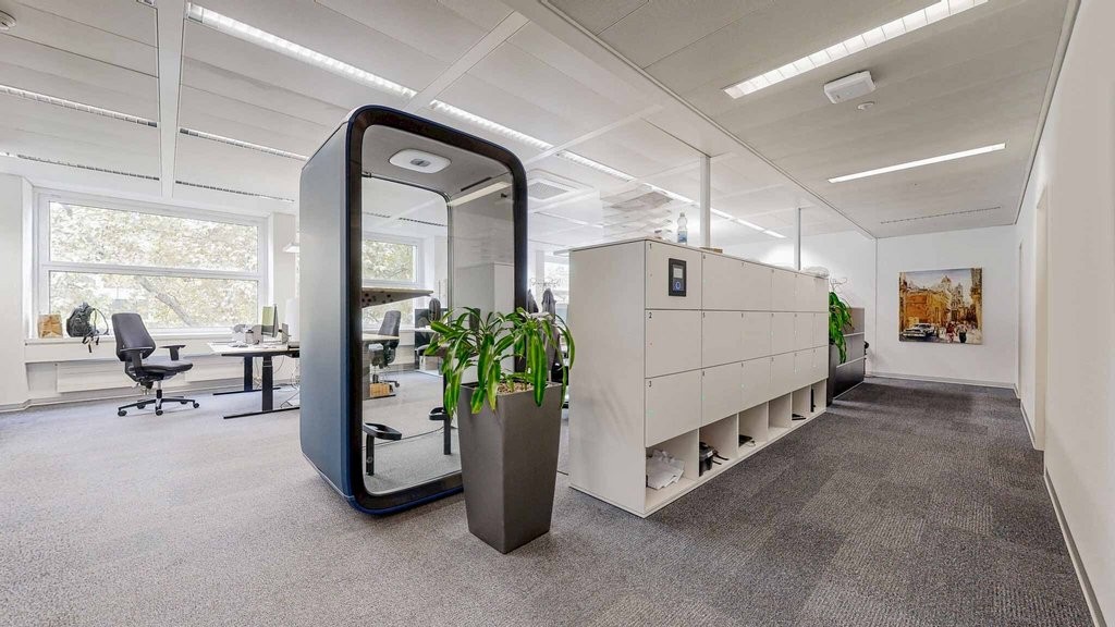 418m² office, photo 3 of 8