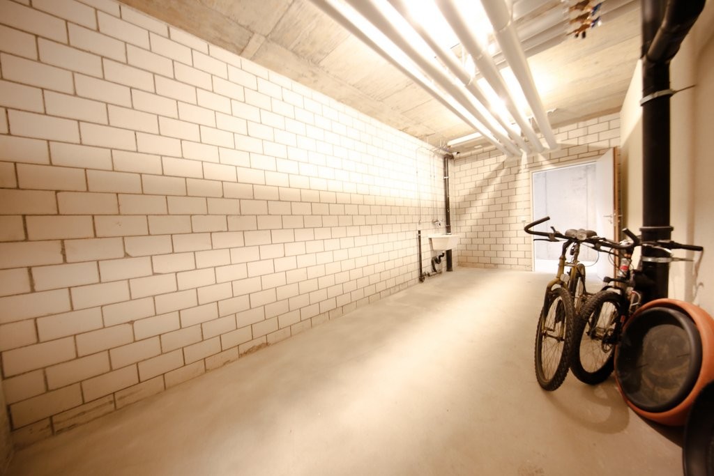 38m² storage room