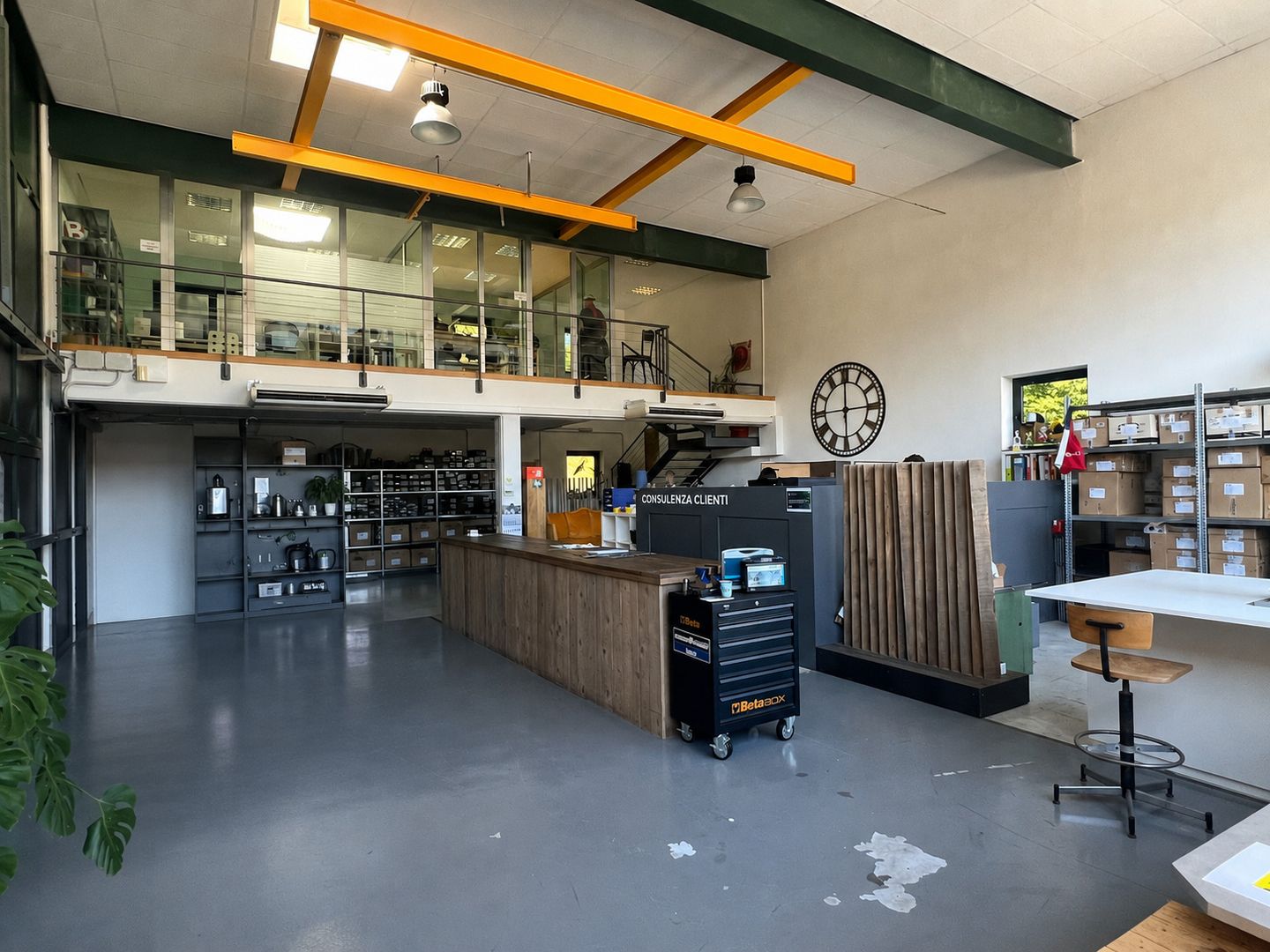 276m² office, photo 2 of 8