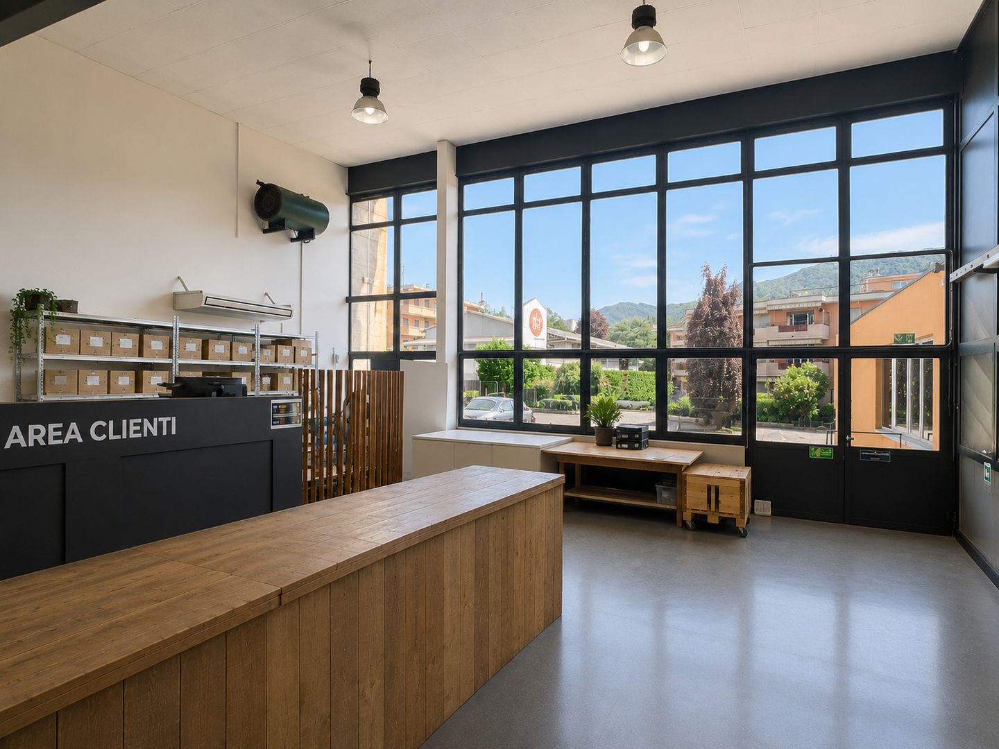 276m² office, photo 1 of 8