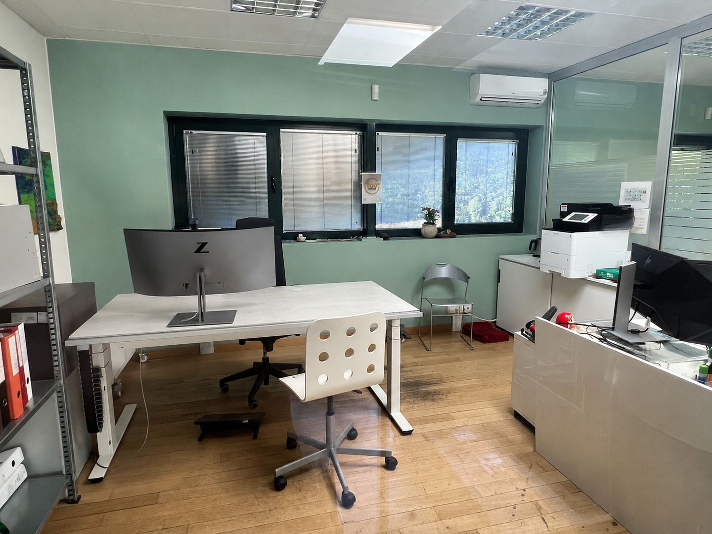 276m² office, photo 4 of 8