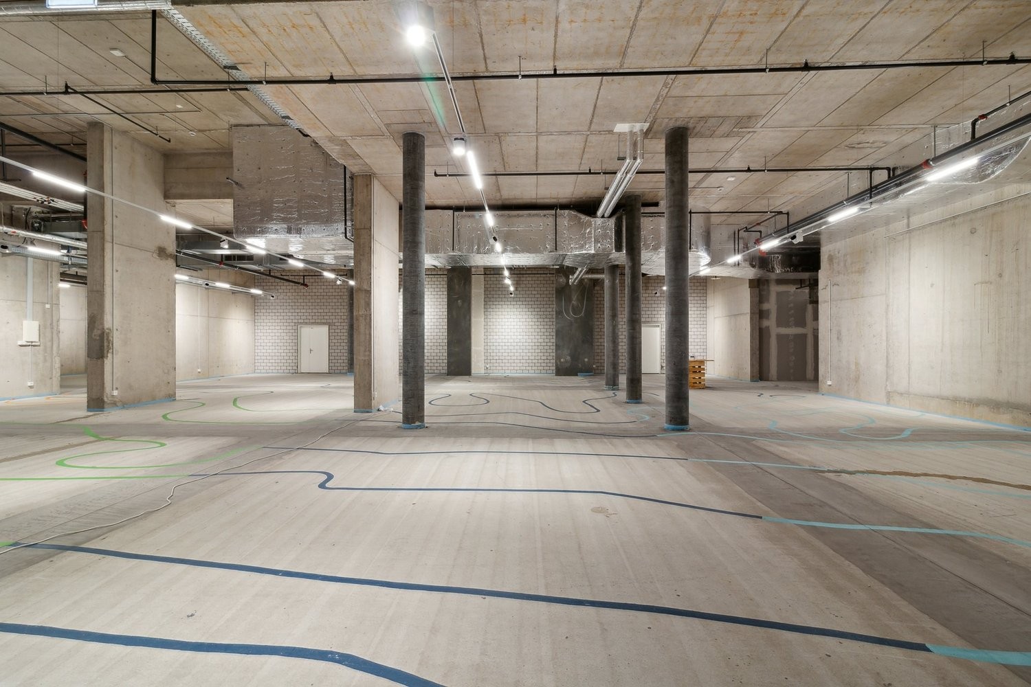 581m² commercial, photo 2 of 2