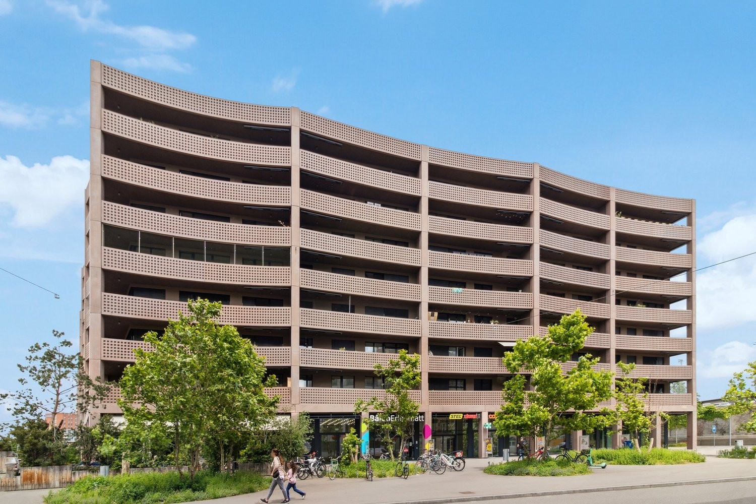 581m² commercial, photo 1 of 2