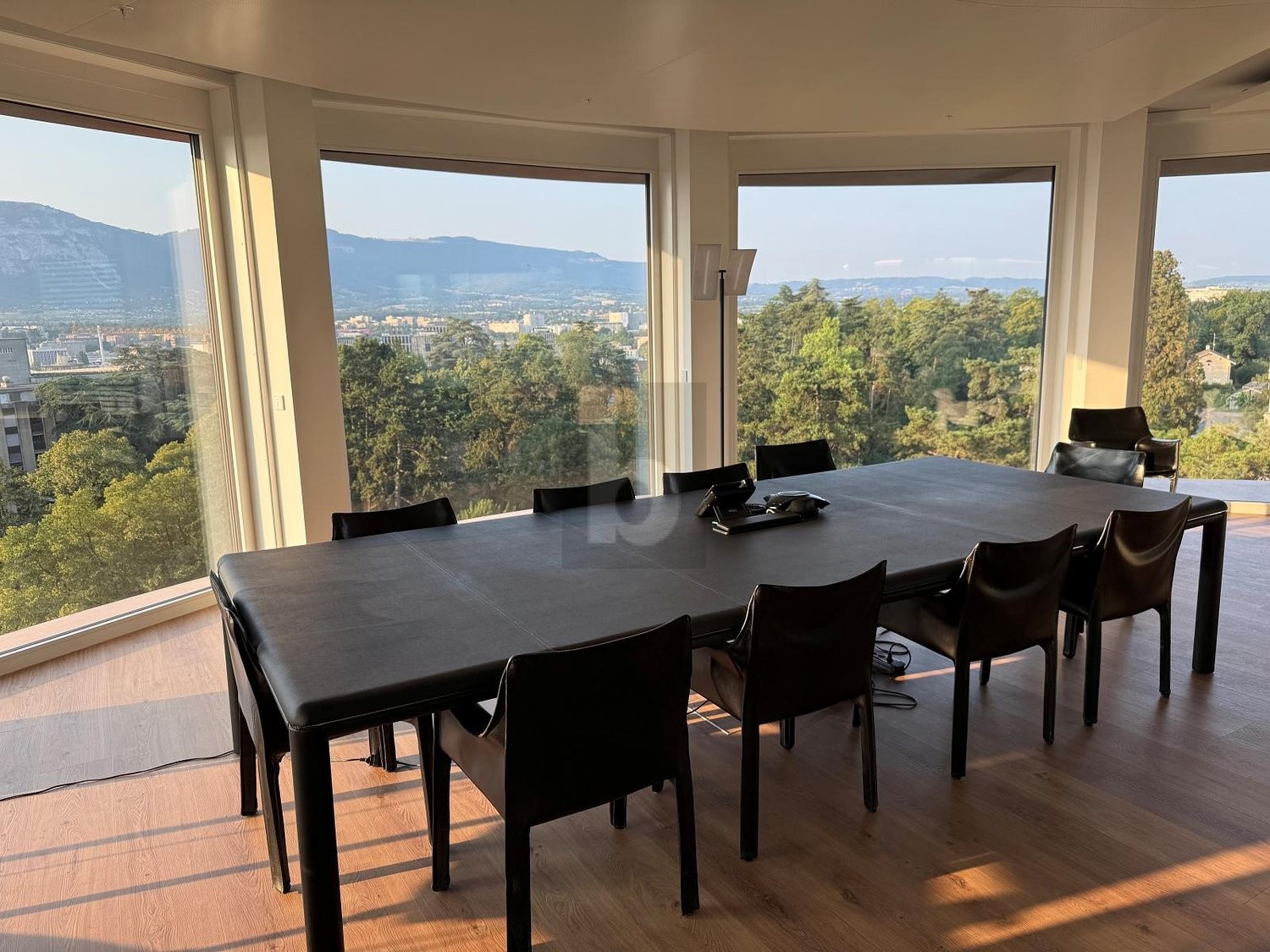 660m² office