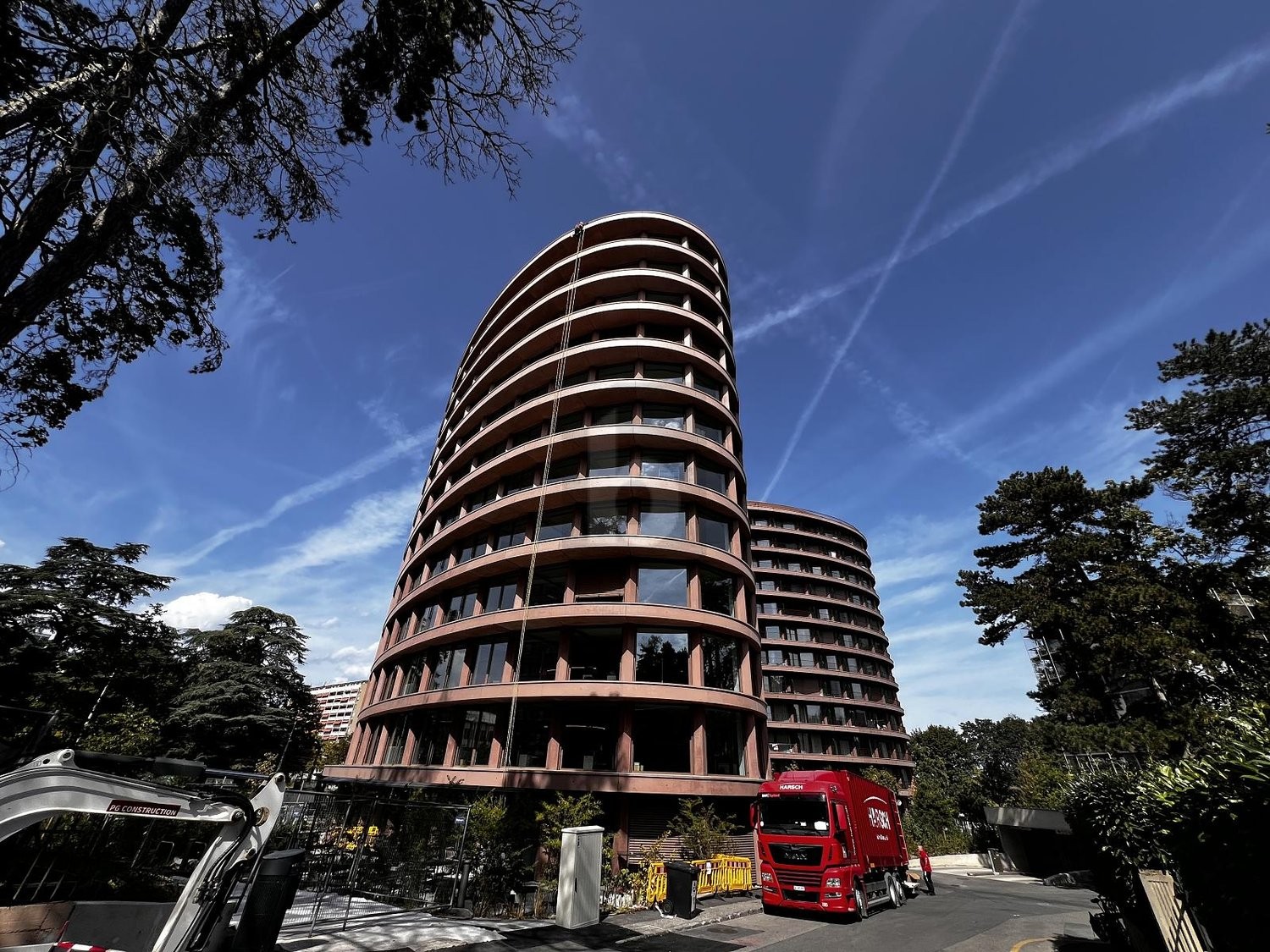 660m² office