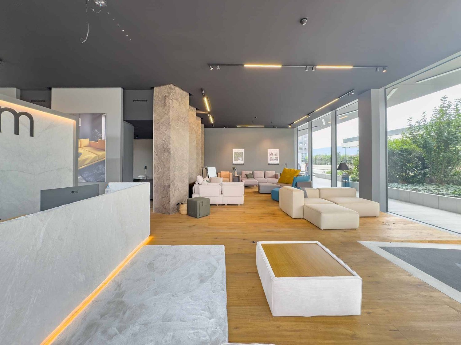 170m² arcade, photo 1 of 7