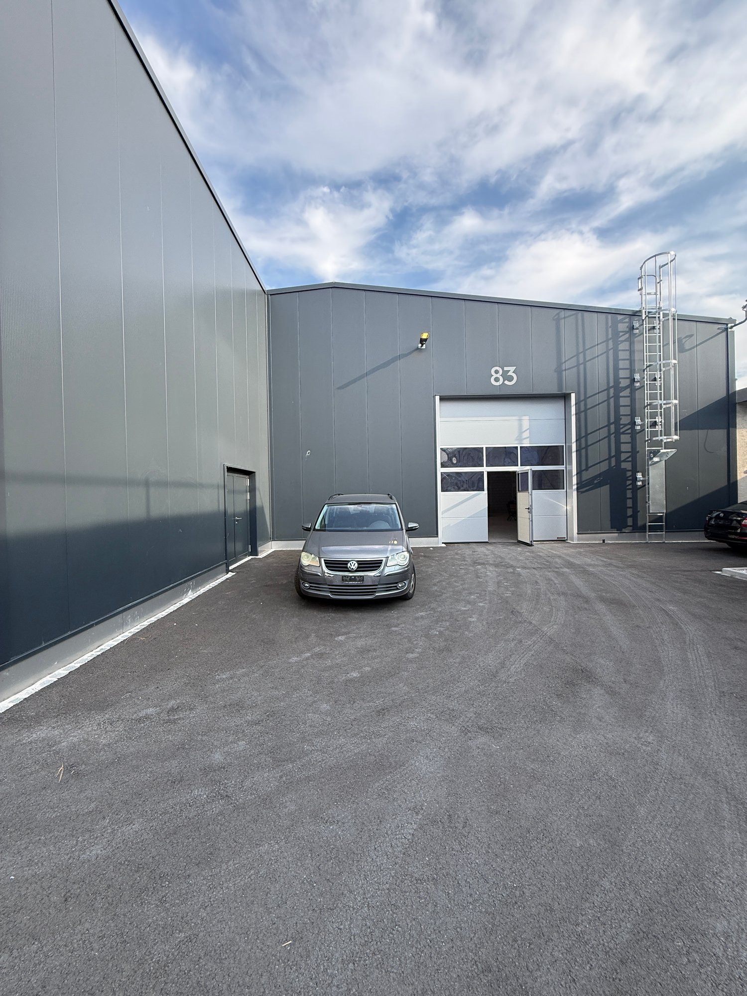 408m² industrial object